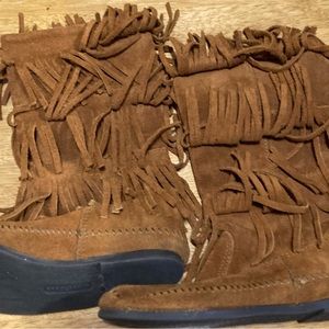 Beautiful Minnetonka boots pull-one no zipper size 7 super comfortable